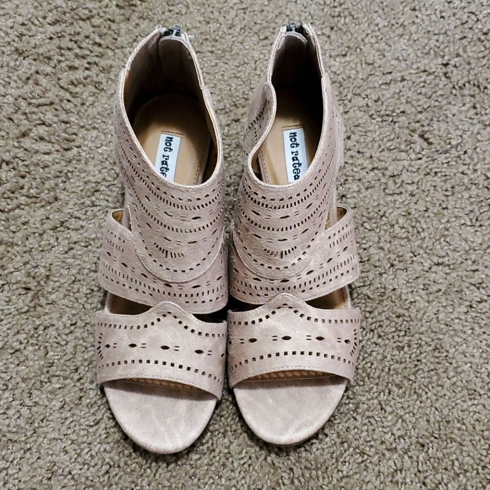 NWT Not Rated Heels